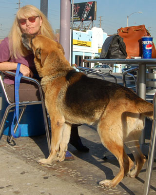 Tristan von Hauser snacking